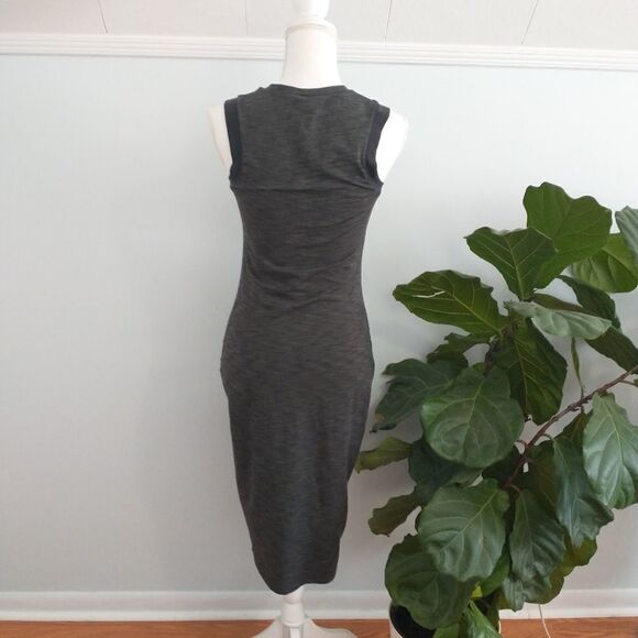 Lucy activewear fitted sleeveless dress S - Picture 2 of 2